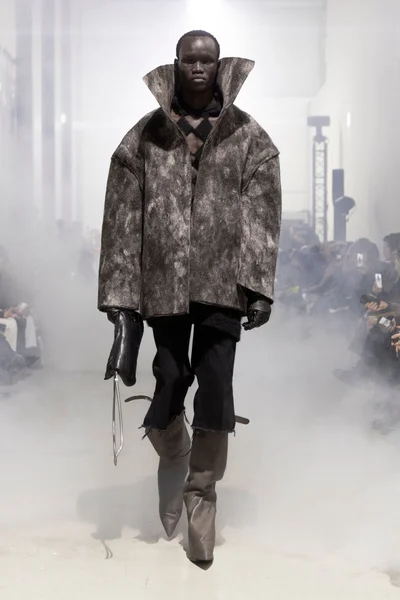 Look 19